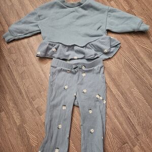 12 Month Old Girls Carter's Soft Light Blue Baby Ribbed Top And Bottoms.